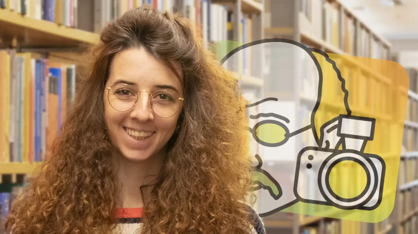 Porträt von Lisa Seccia vor Bücherregalen und dem Logo von Math Planck People