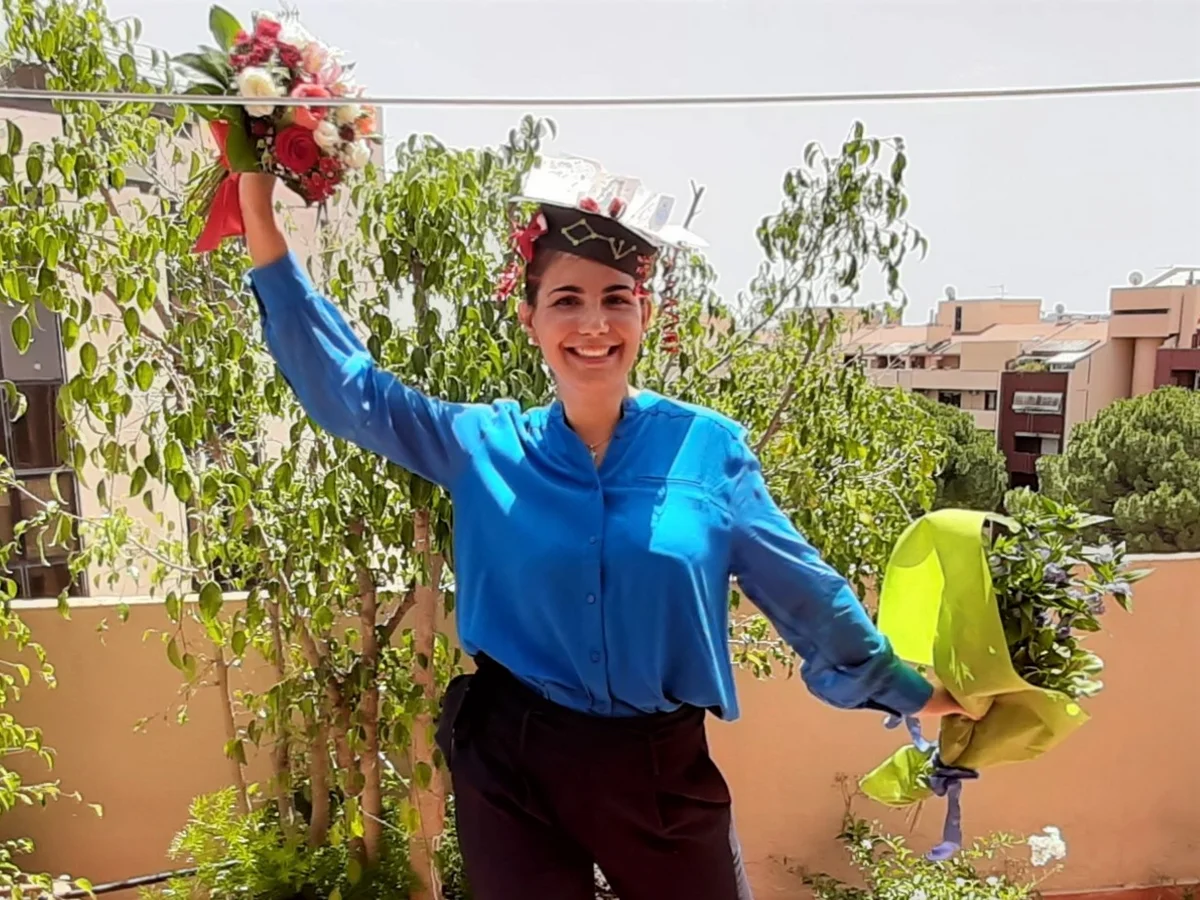 Photo of Raffaella Mulas with two bouquets of flower in her hands