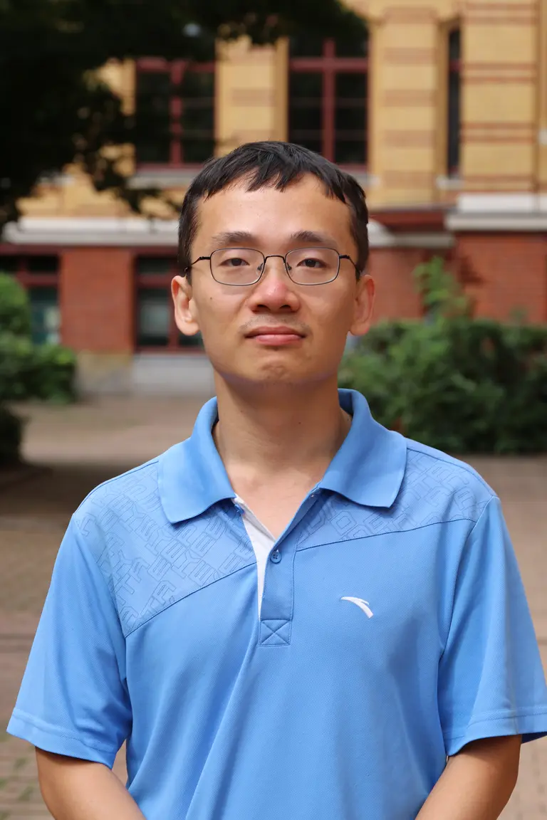 Portrait of Jiajun Shi outside