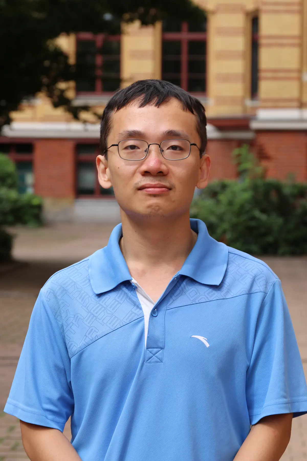 Portrait of Jiajun Shi outside