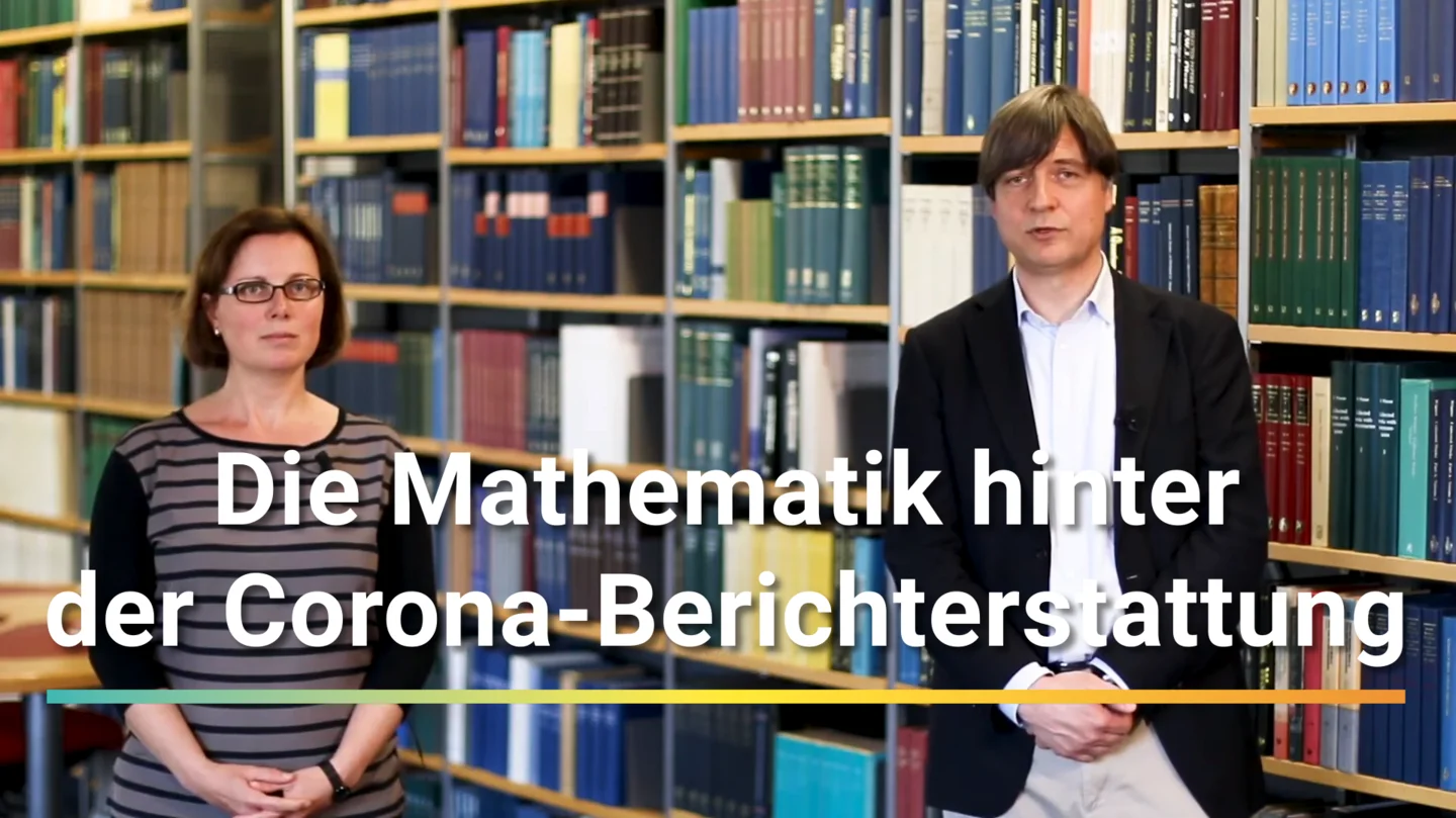 Felix Otto and Silvia Schöneburg-Lehnert in front of a book shelf