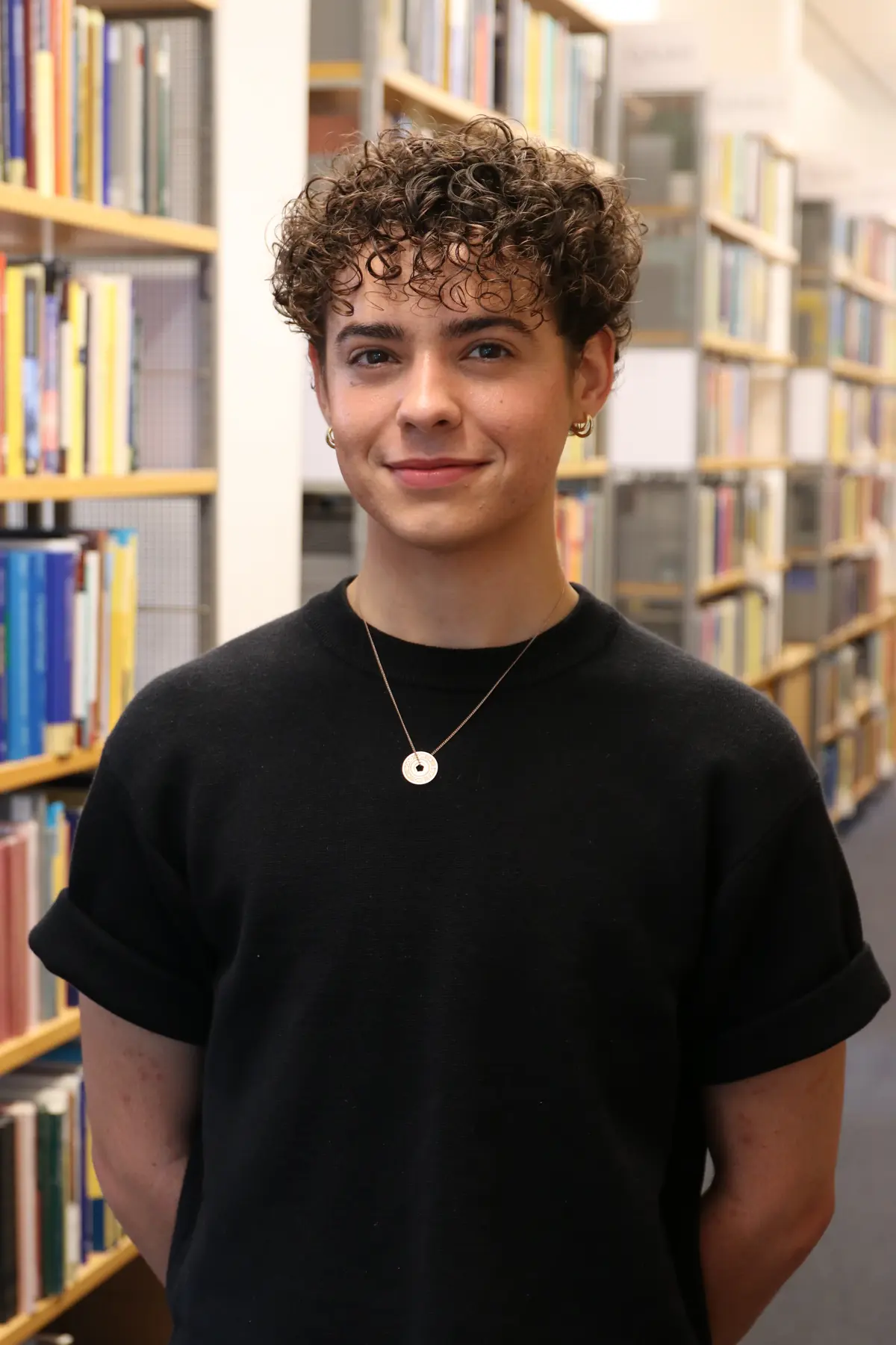 Portrait of Skye Rothstein in front of bookshelves